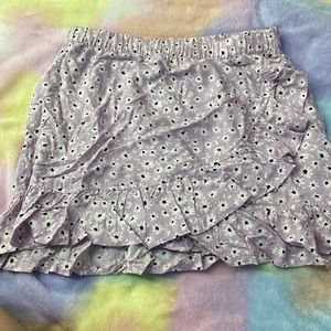 H&M lavender mid thigh skirt.